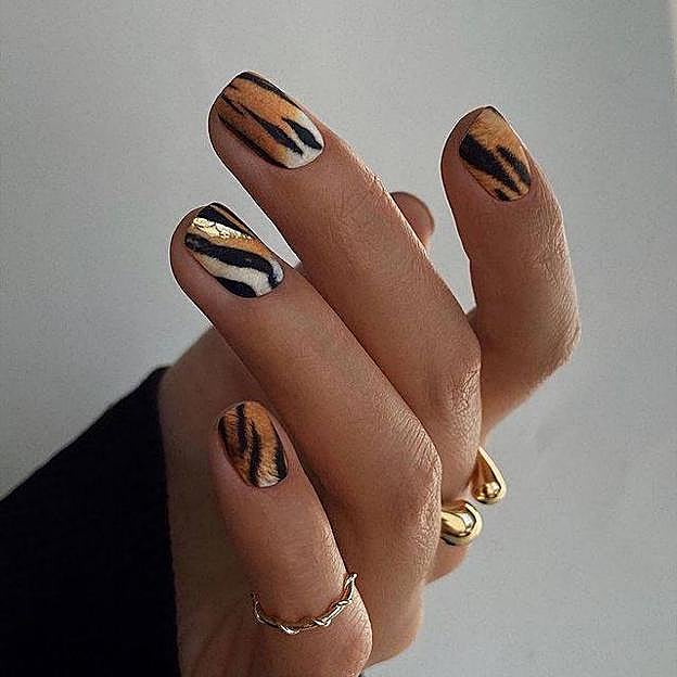 Uñas animal print de tigre