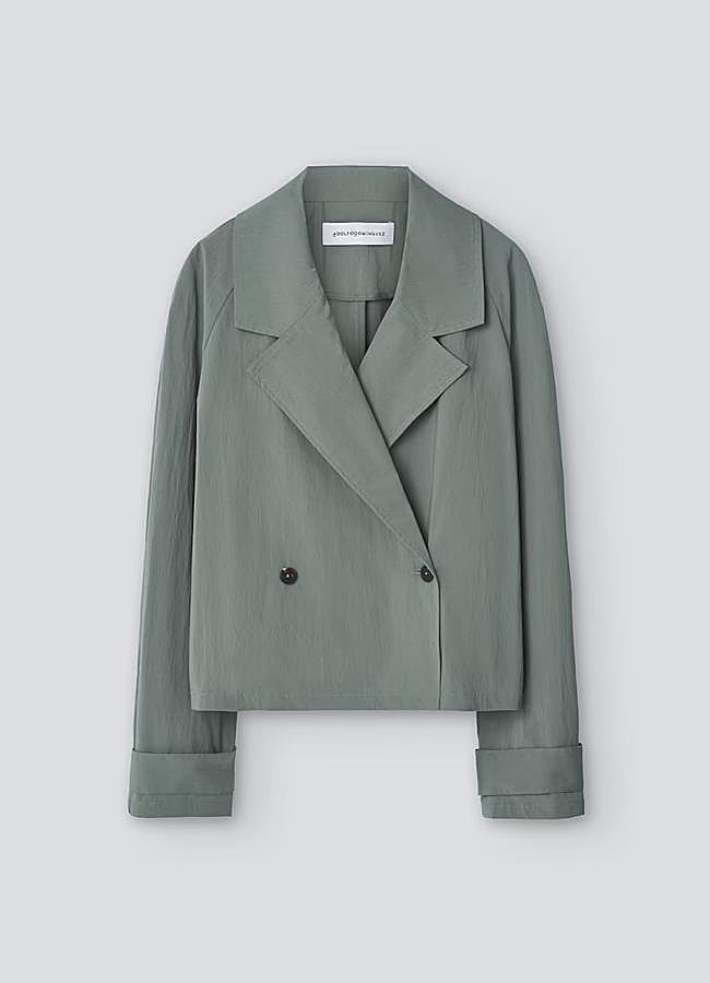 Imagen - Adolfo Dominguez Gabardina de mujer corta en color verde, 169 euros.