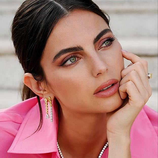 Sombras rosas en ojos claros: cómo aplicarlas bien para que favorezcan, según un maquillador