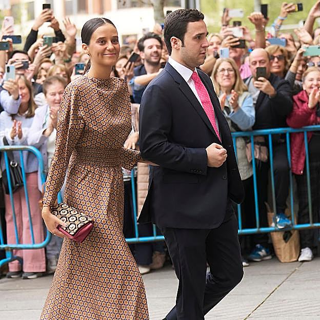 Froilán su hermana Victoria Federica en la boda de Almeida. 