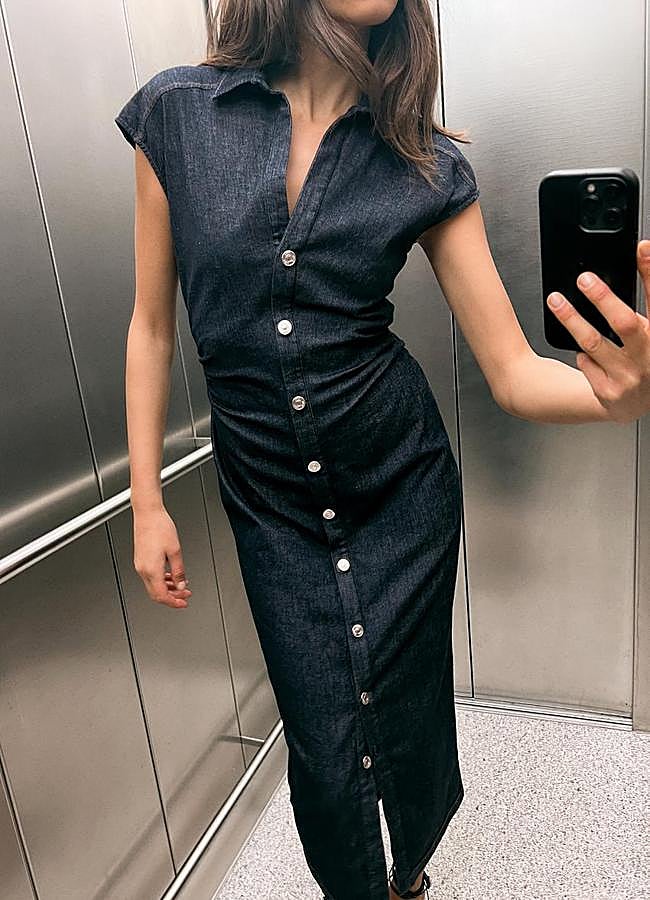 Imagen - Vestido camisero denim de Zara (35,95 euros).