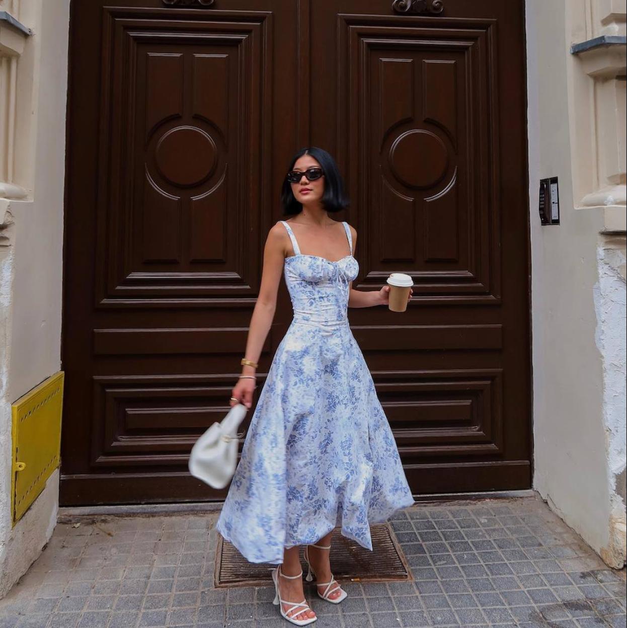 Influencer con vestido midi para primavera