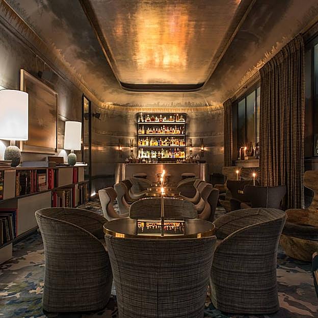 Imagen principal - Bar de cócteles y habitación y baño del hotel Nolinski.