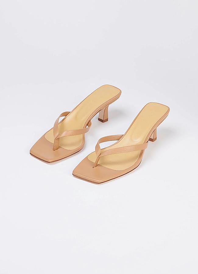 Imagen - Sandalias con tiras y punta cuadrada de Aeyde (295 euros).