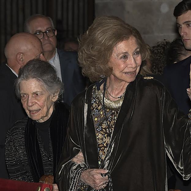 La reina Sofía junto a su hermana Irene de Grecia. 