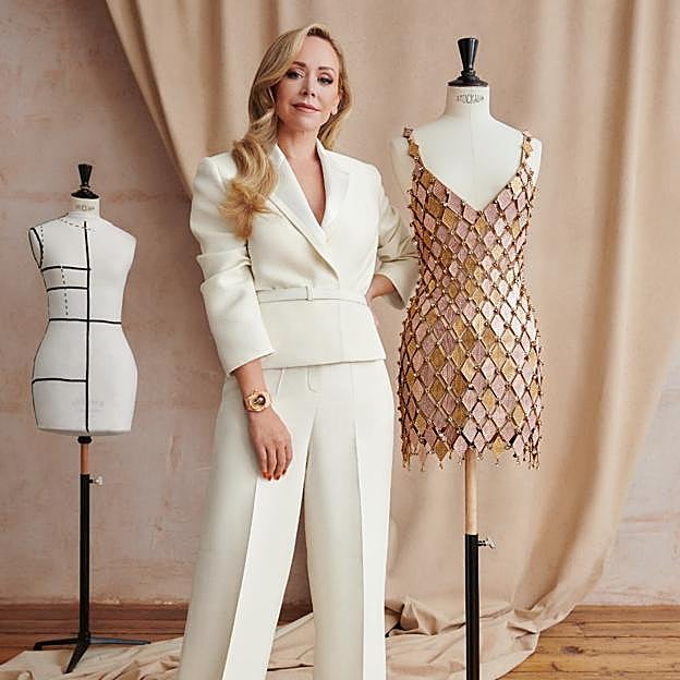 Tamara Ralph con uno de los relojes Royal Oak de su colaboración con Audemars Piguet. 