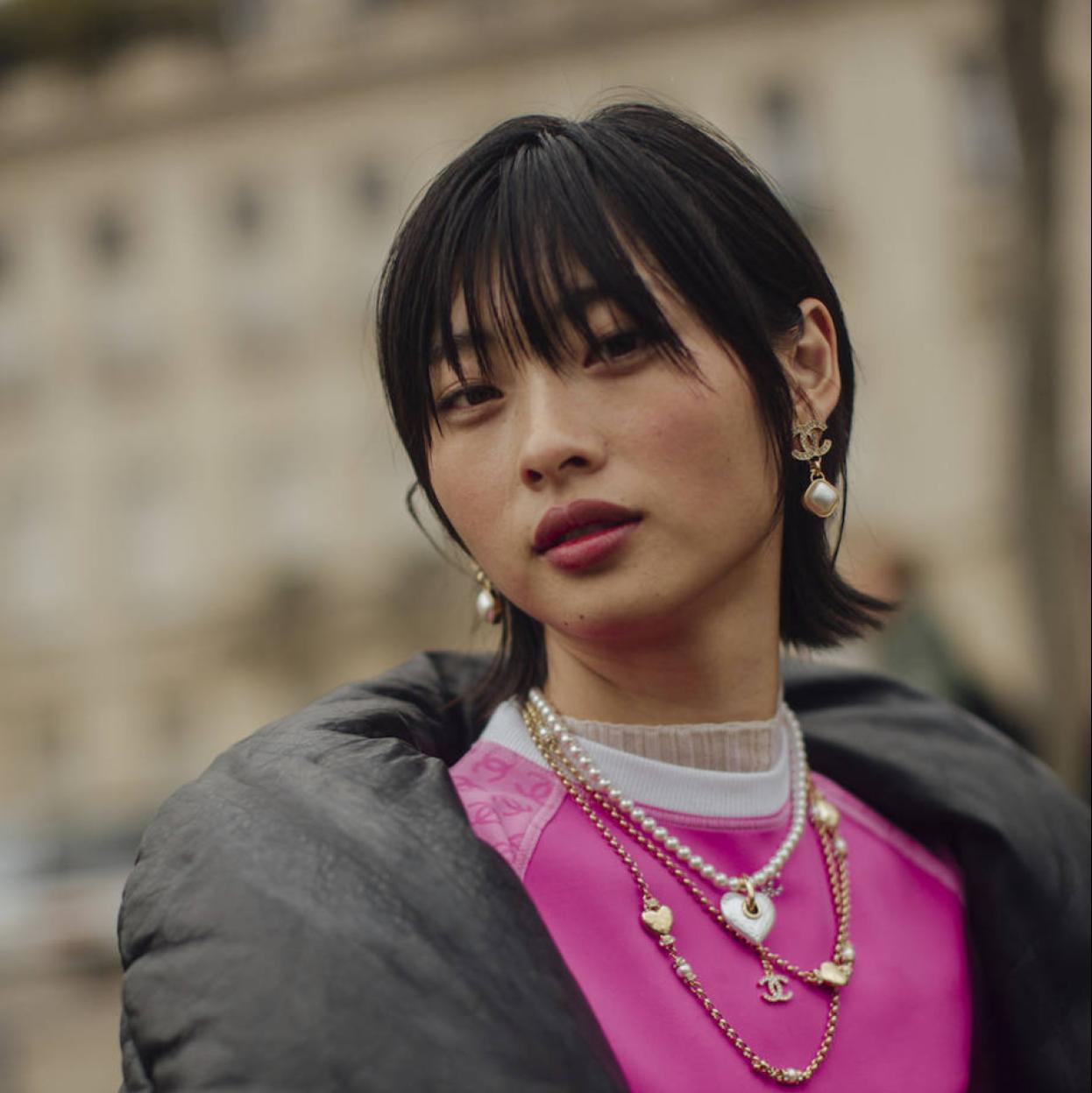 Influencer con corte de pelo shullet