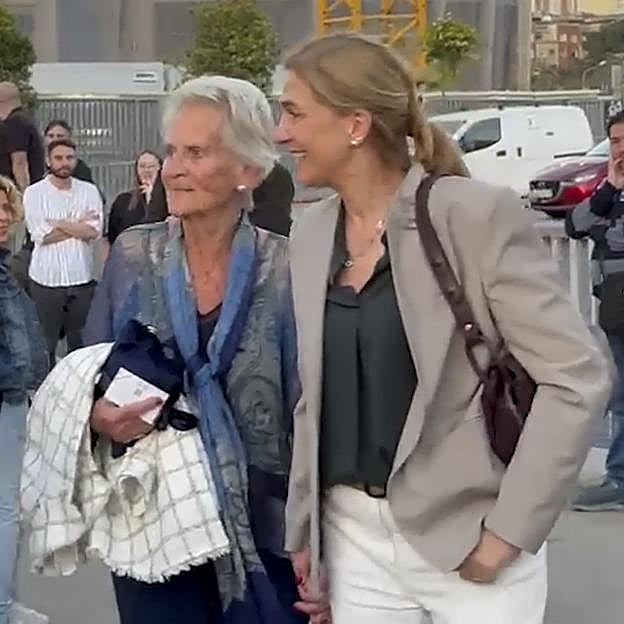 La infanta Cristina con su ex suegra, Claire Liebaert de camino al partido en el que jugaba Pablo Urdangarin. 