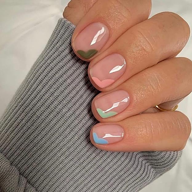 Manicura francesa ladeada pastel