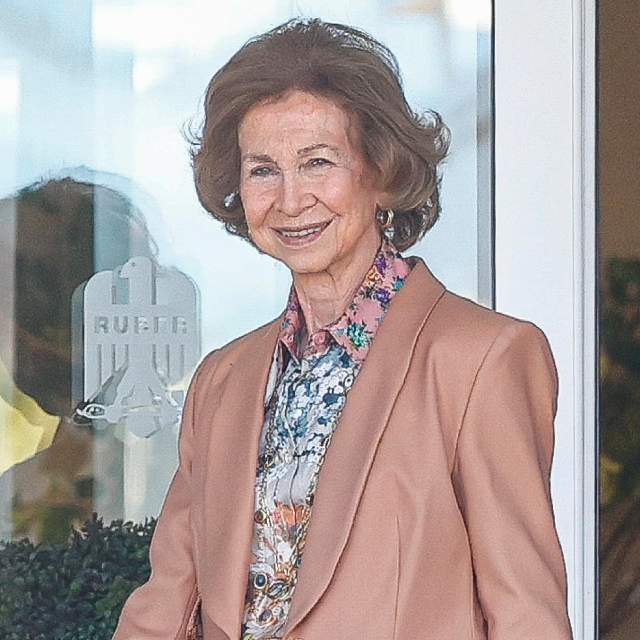 Doña Sofía, en una imagen tras su alta hospitalaria. 