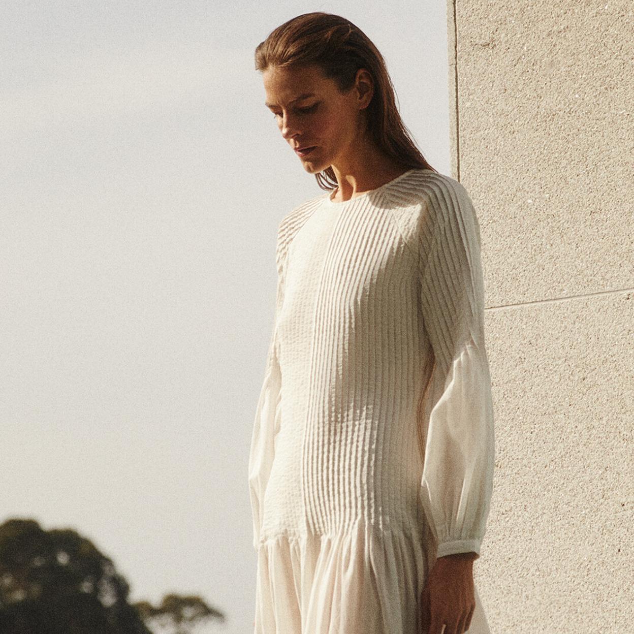 Vestido blanco de Zara Home.