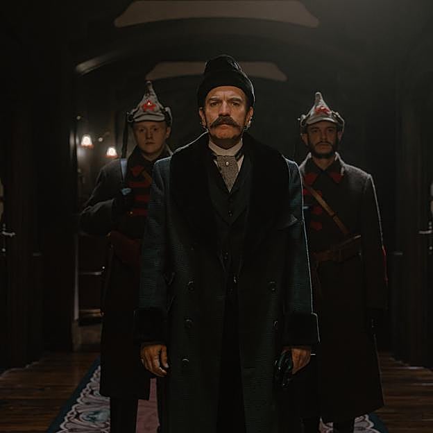 Ewan McGregor en una imagen de Un caballero en Moscú, la adaptación de la novela de Amor Towles.