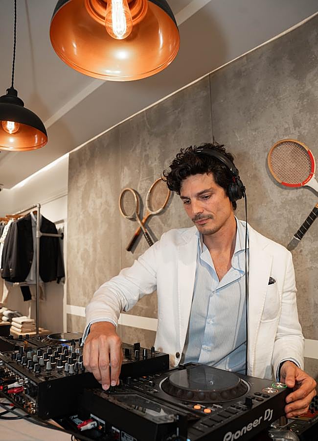 Imagen - Dj en la fiesta de Silbon, para celebrar la apertura de su tienda de Serrano, 27.