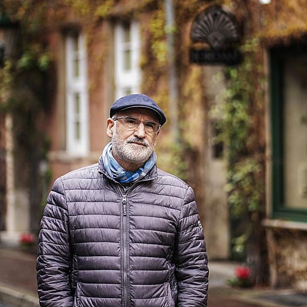 Aramburu de paseo por las calles de Hannover.