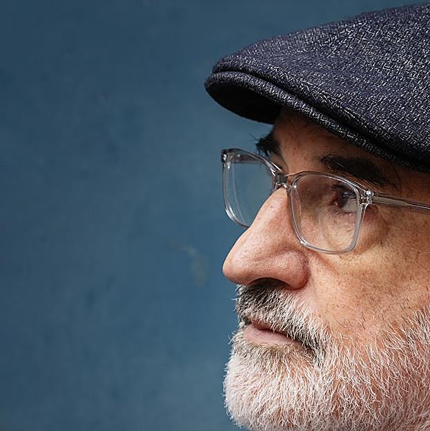 El novelista vasco reside en Alemania desde los años 80.