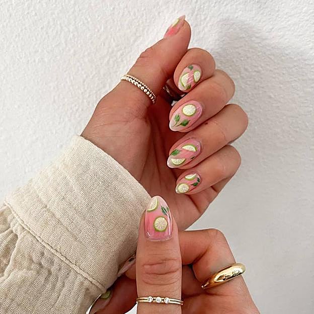Nails art con dibujo de limones