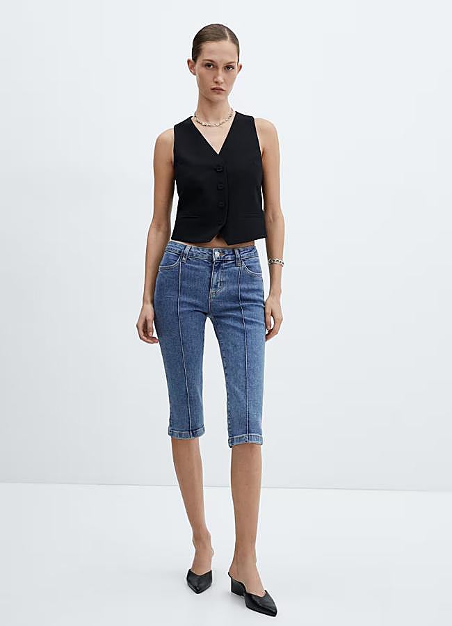 Imagen - Pantalones pirata en denim de Mango (25,99 euros). Foto: Mango.