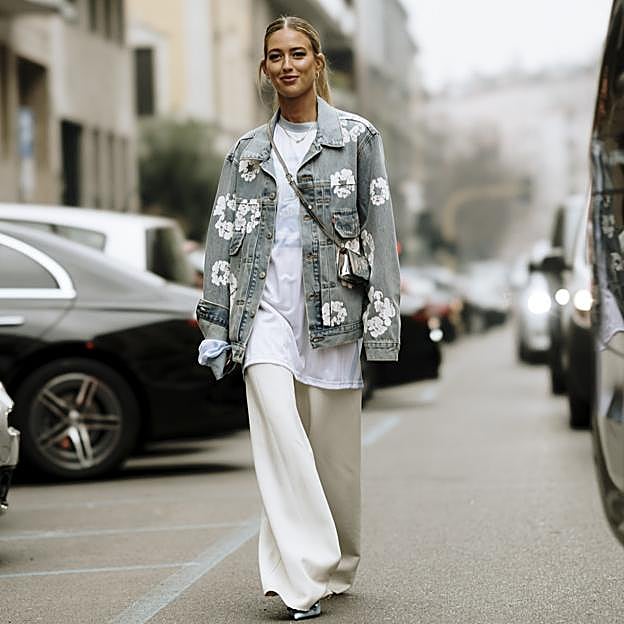 Pantalones fluidos, la prenda más cómoda y fresquita para el verano que sienta bien a cualquier edad