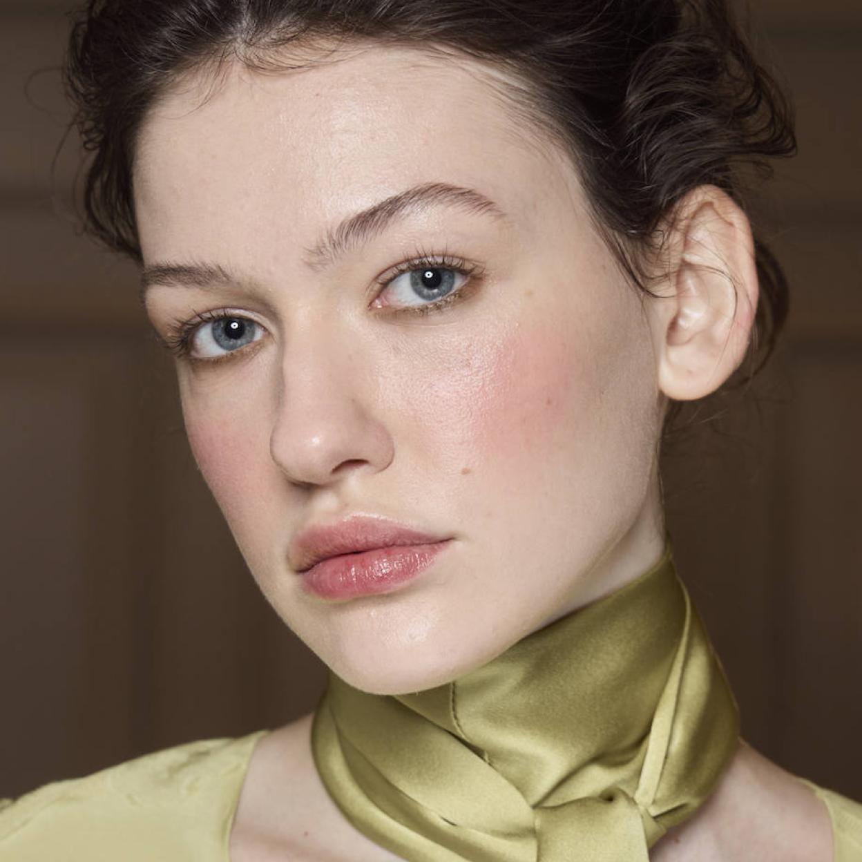 Modelo con peach makeup