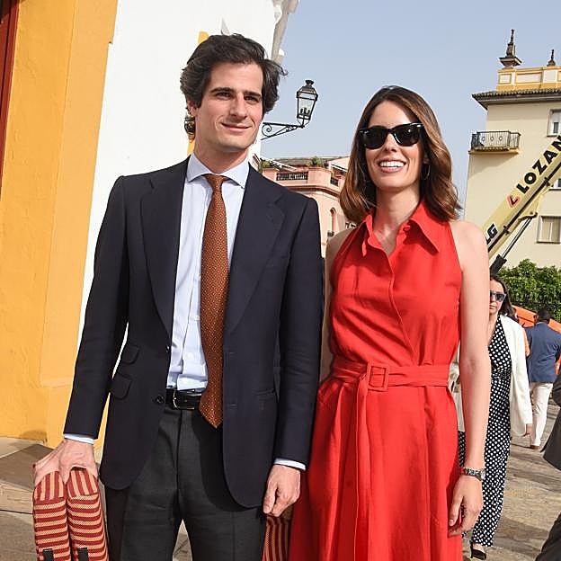 Fernando Fitz-James Stuart y Sofía Palazuelo en la Maestranza de Sevilla. 