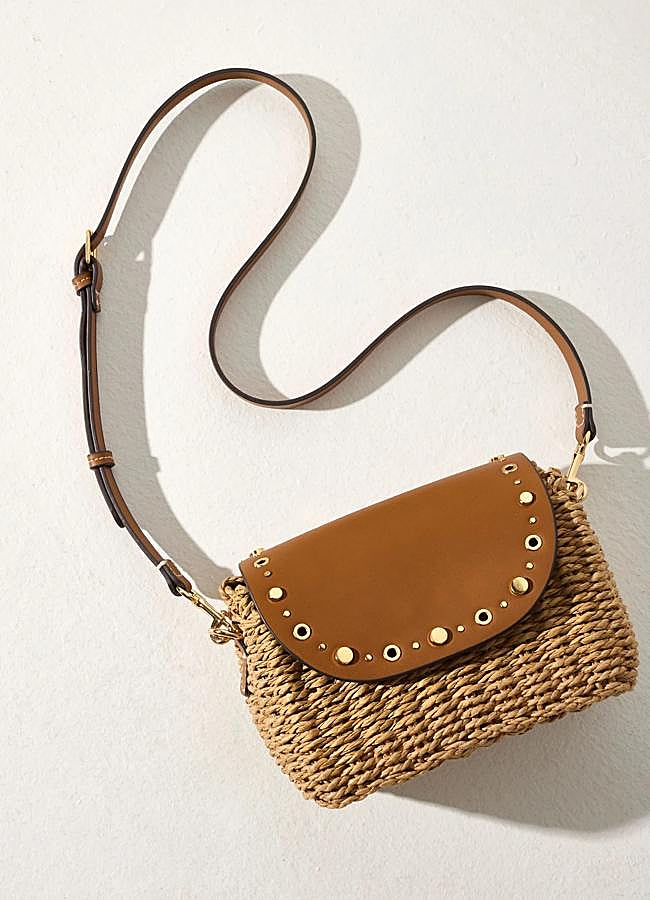 Imagen - Bolso bandolera con tachuelas y detalle de rafia de Parfois (23,99 euros).
