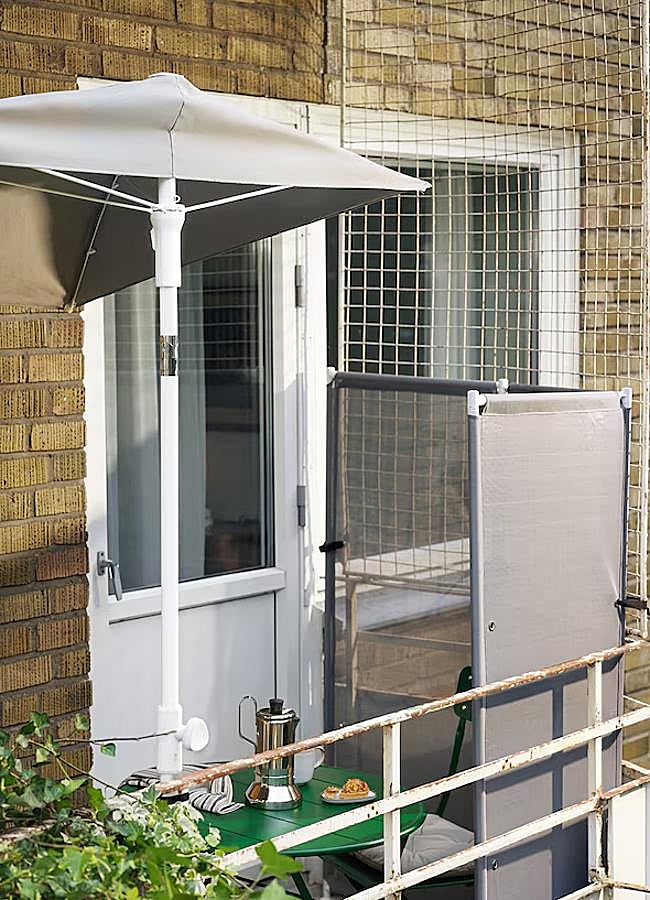 Imagen - La sombrilla LILLEÖ es la más vendida para terrazas pequeñas. Cuesta 30 euros.