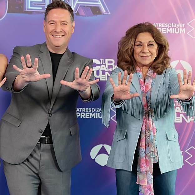 Carlos Latrre con Lolita Flores, compañera en Tu cara me suena. 