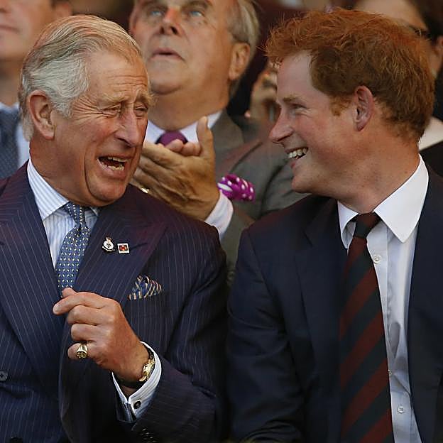 El rey Carlos III y su hijo, el príncipe Harry en una imagen de archivo. 