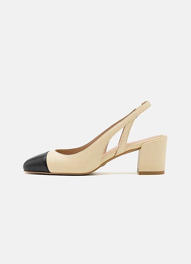 Imagen - Slingback bicolor de Stuart Weitzman, 425 euros.