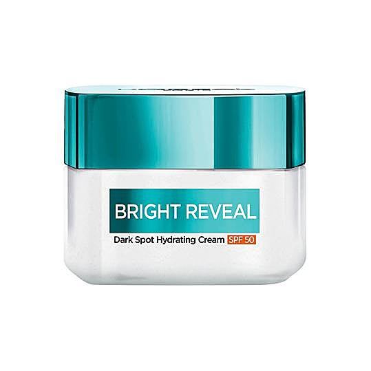 Imagen principal - En la foto de arriba, Bright Reveal de L´Oréal Paris, a la izquierda, Contorno de ojos Advanced Day Eye Protect, de Medik8 y a la derecha, Mela B3, de La Roche Posay.