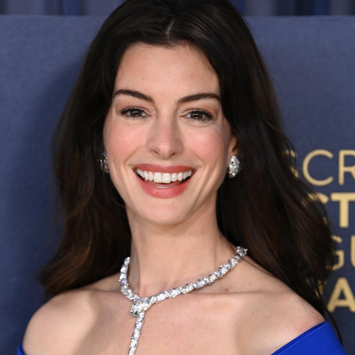 Anne Hathaway con un labial nude