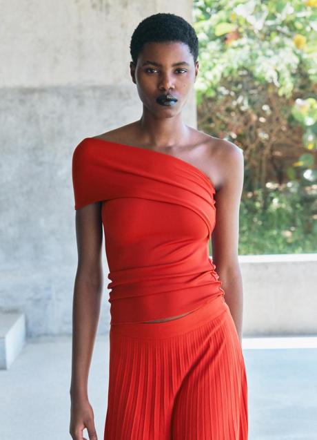 Imagen - Top asimétrico de Zara (17,99 euros)