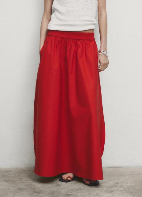 Imagen - Falda de color rojo de Massimo Dutti (59,95 euros)
