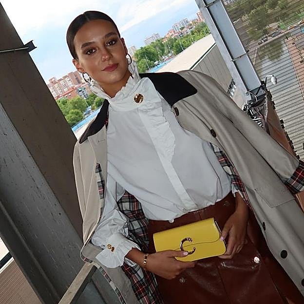 El mejor look de Victoria Federica: las zapatillas Adidas Samba más originales y la blusa blanca con la que arrasar en primavera