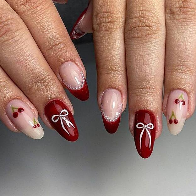 Uñas con cerezas estilo coquette