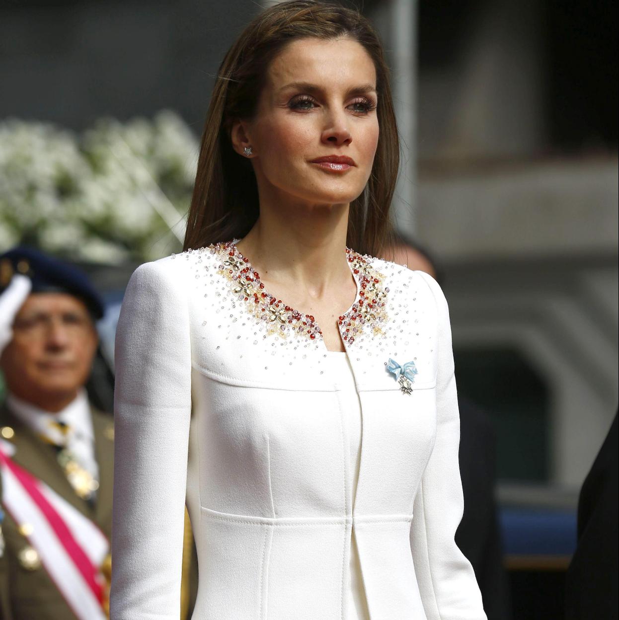 Doña Letizia, impresionante de Varela en la proclamación del rey Felipe VI de España.