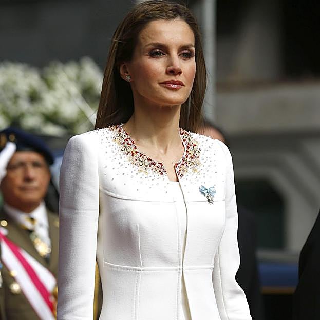 Los secretos del vestido de Felipe Varela que Letizia se puso en la Proclamación de Felipe VI: mensaje oculto y look impecable