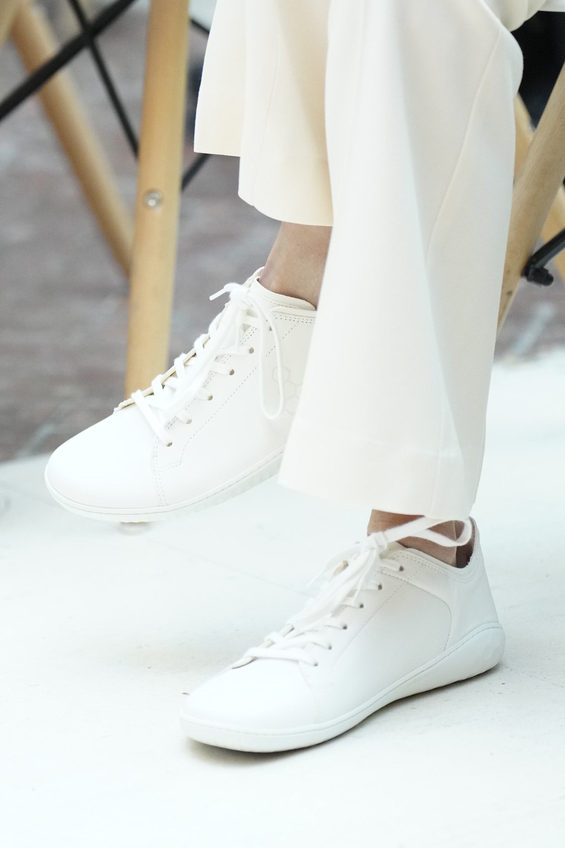 Imagen - Las zapatillas de Vivobarefoot de Letizia. / LIMITED PITURES