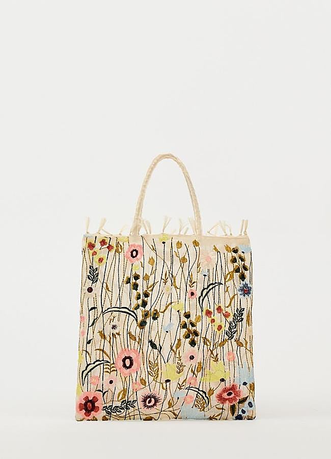 Imagen - Bolso bordado con estampado de flores de Zara (25,95 euros).