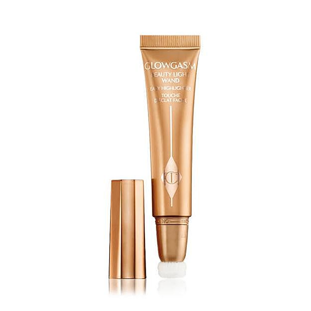 Beauty Light Wand en tono Goldgasm de Charlotte Tilbury. Precio: 40 euros