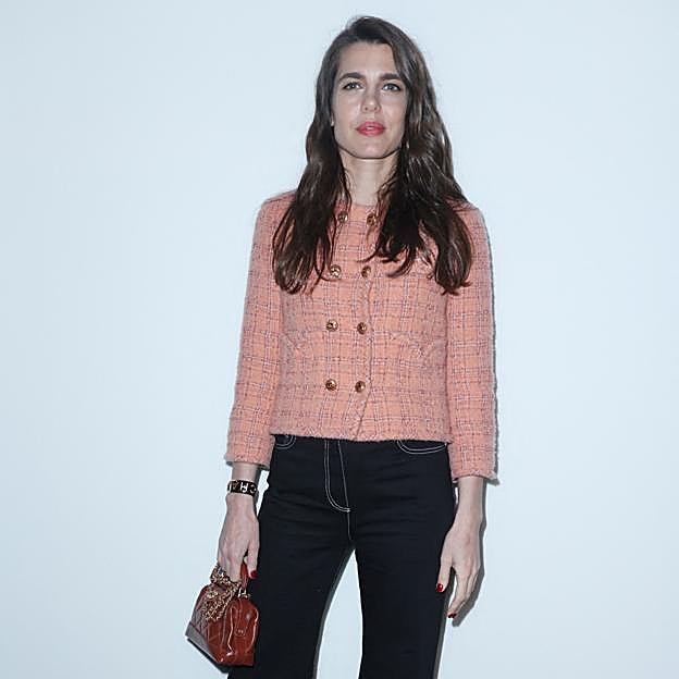 El estilo de Carlota de Mónaco: cómo hacer de la chaqueta de tweed el básico imprescindible (e infalible)