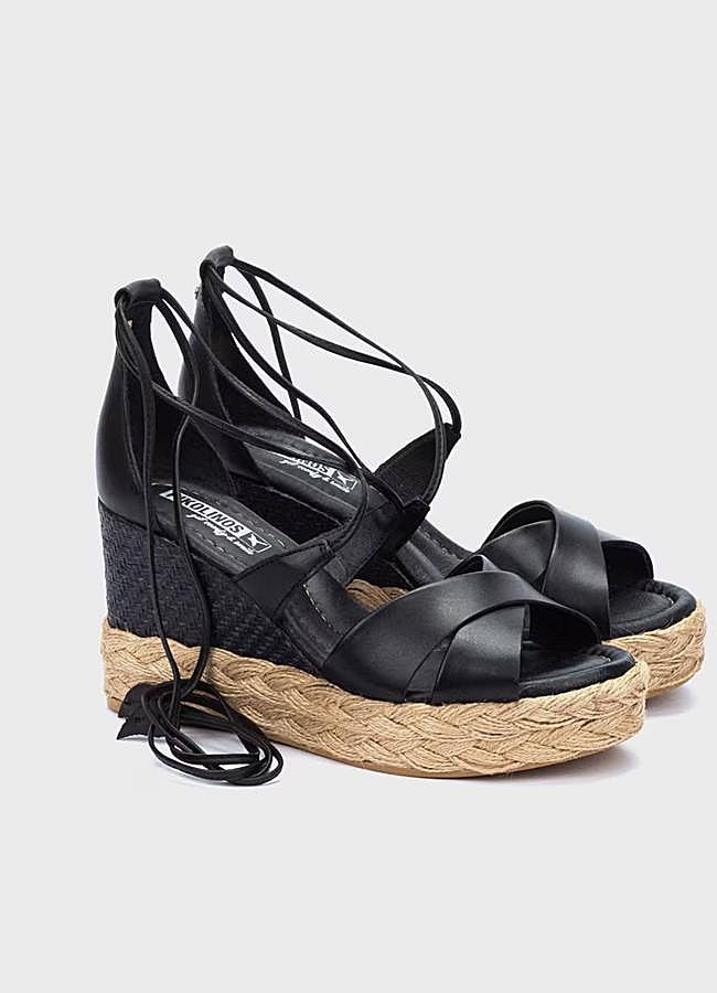 Imagen - Cuñas de yute tipo sandalias en piel color negro