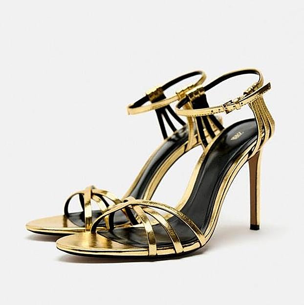 Las sandalias doradas de Zara.