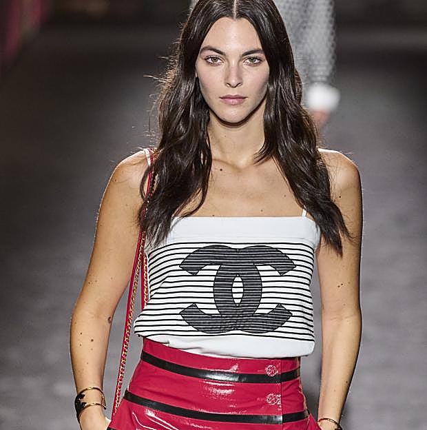 Imagen principal - Looks de Chanel y Gucci SS24.