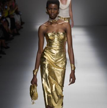 Imagen secundaria 1 - Looks de Courrèges, Bluemarine y Emporio Armani.