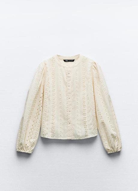 Imagen - Blusa blanca calada de Zara (29,99 euros)