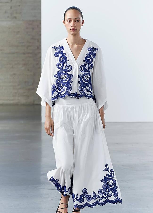 Imagen - Falda blanca bordada a contraste en azul