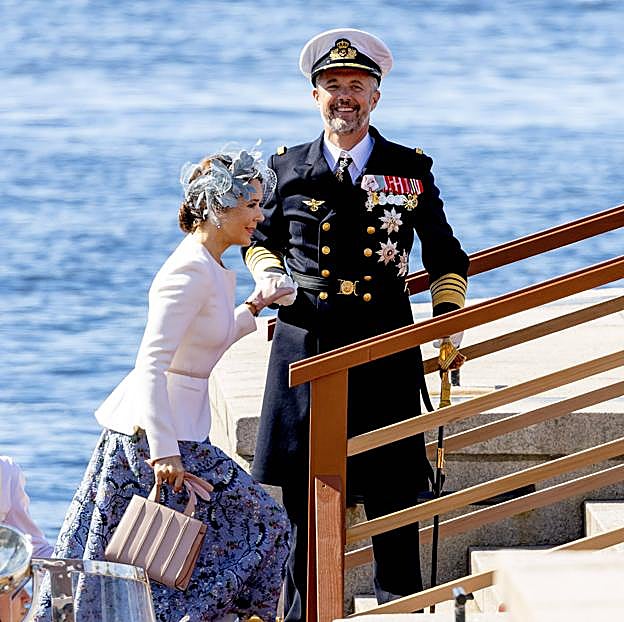 Los reyes Mary y Guillermo en su llegada a Noruega.