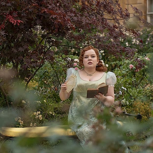 Nicola Coughlan como Penelope Featherington en una imagen de la tercera temporada de Los Birdgerton.