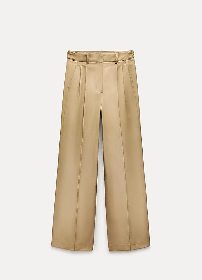 Imagen - Pantalón de pinzas en beige de Zara. Foto: Zara.